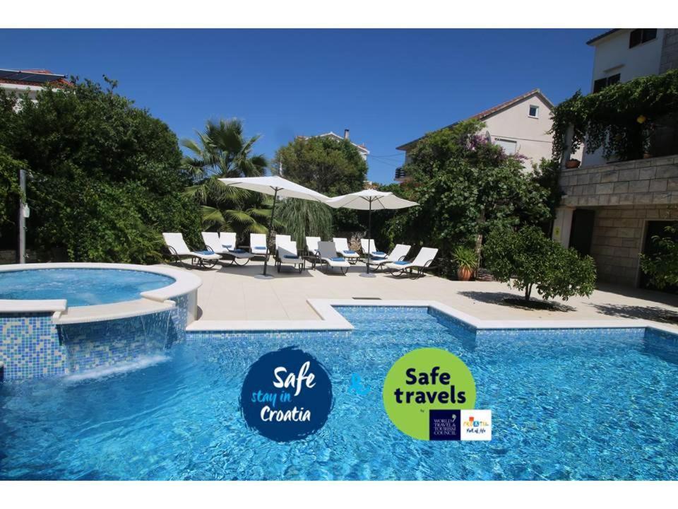 Villa Renipol Adults Only Sutivan ภายนอก รูปภาพ